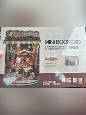 Bear Bakery Mini Bookend - Brown and Cream DIY Wooden Bookshelf Companion
